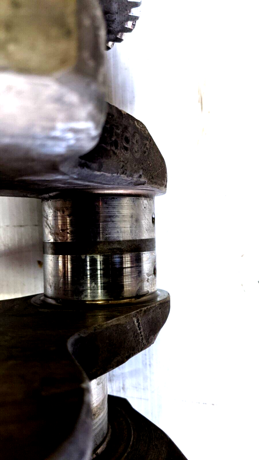 1966 Rolls Royce Silver Shadow engine crankshaft in good condition UE31298