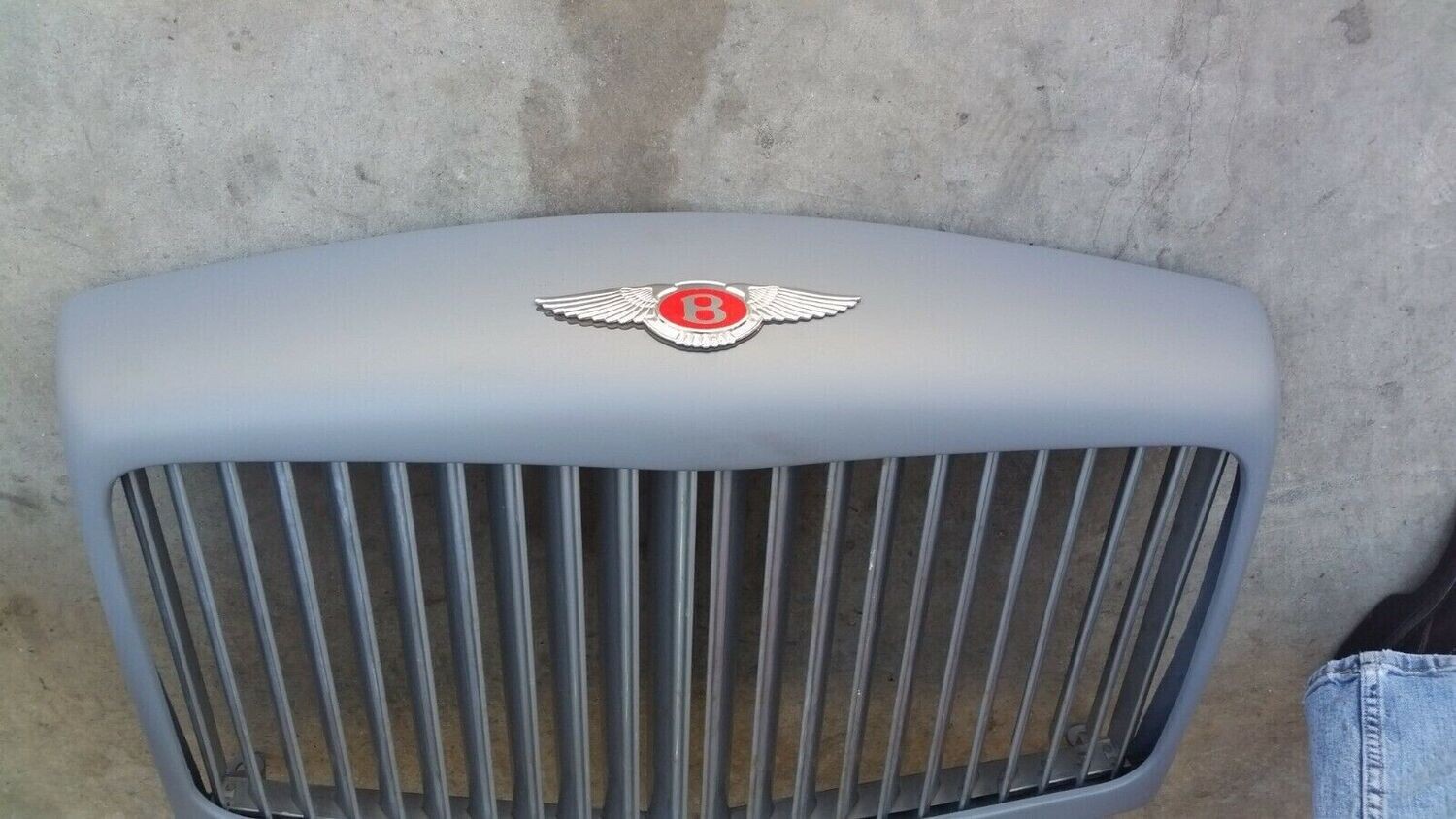 81 to 99 BENTLEY TURBO R L front GRILL COMPLETE VANES SHELL with EMBLEM primed