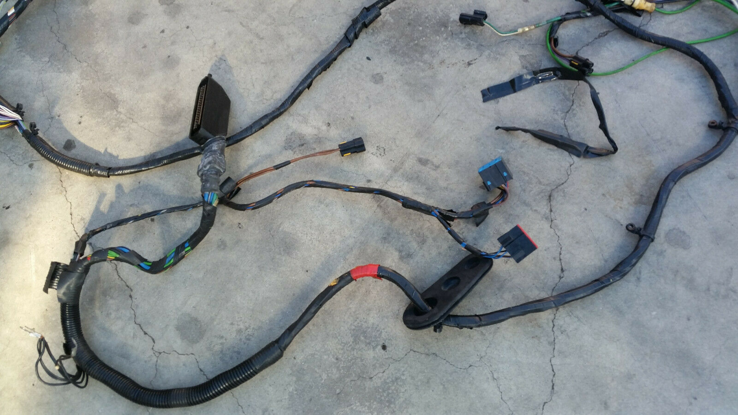 96 97 98 99 BENTLEY TURBO R LEFT REAR TRUNK SIDE WIRING harness wires ABS PLUG