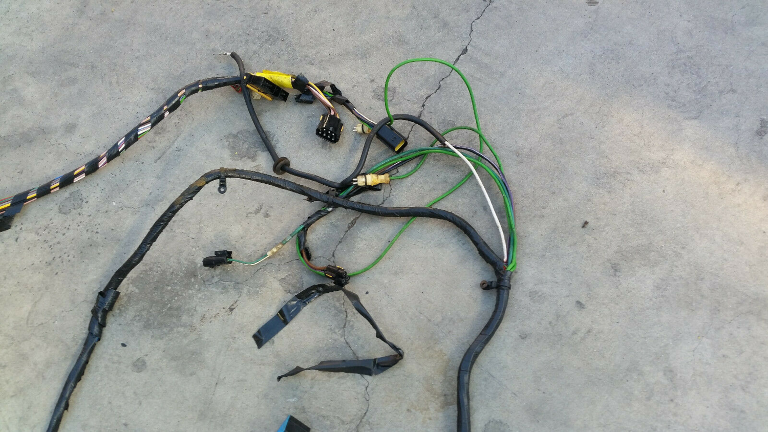96 97 98 99 BENTLEY TURBO R LEFT REAR TRUNK SIDE WIRING harness wires ABS PLUG