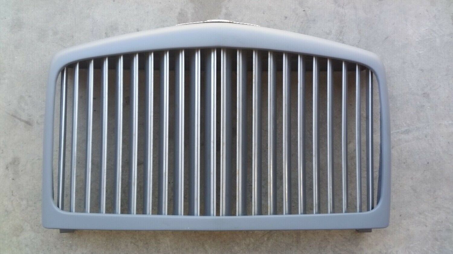 81 to 99 BENTLEY TURBO R L front GRILL COMPLETE VANES SHELL with EMBLEM primed