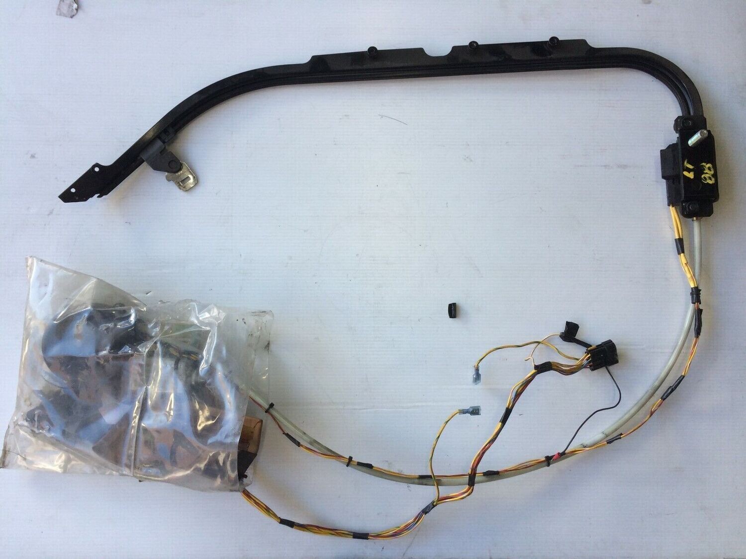 ROLLS ROYCE SILVER BENTLEY MULSANNE LEFT front seat belt retractable headliner