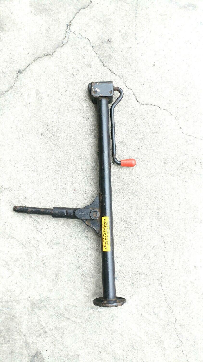 Mercedes Benz 450 sel or similar floor jack works perfect