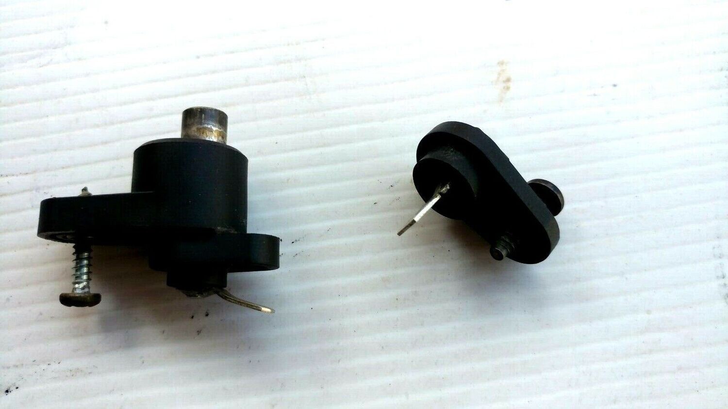 FERRARI 348 PARTS  CENTER THIRD BRAKE LIGHT CONTACTS SET
