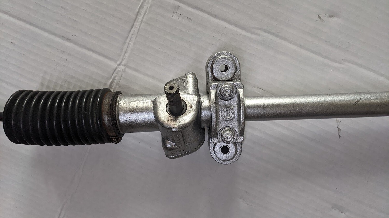FERRARI 308 PARTS STEERING RACK pinion WITH MOUNTS  149201