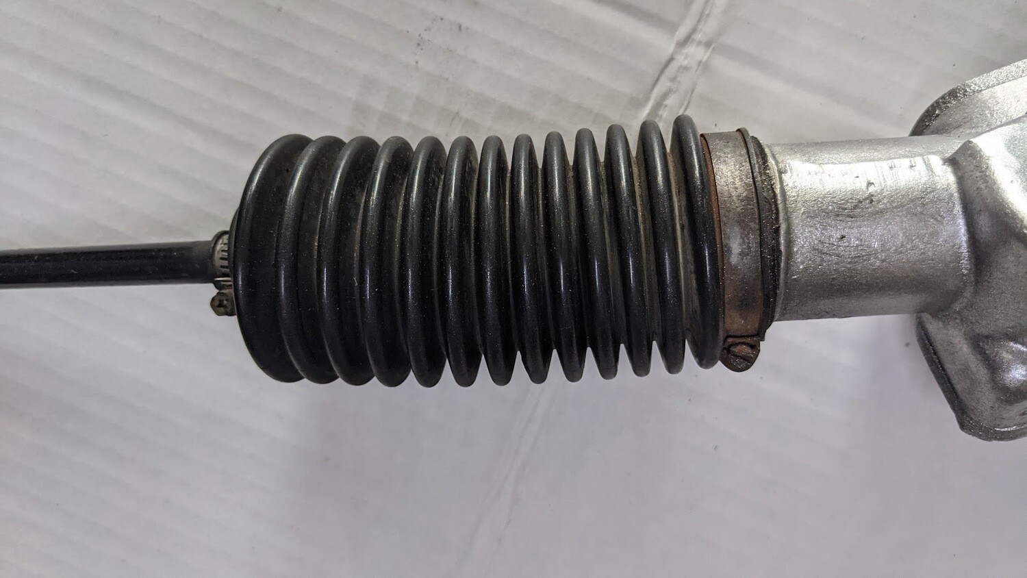 FERRARI 308 PARTS STEERING RACK pinion WITH MOUNTS  149201