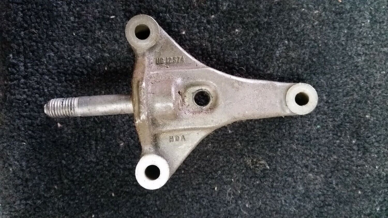 65 - 80 ROLLS ROYCE SILVER SHADOW ANY SIDE WINDOW REGULATOR Y support bracket