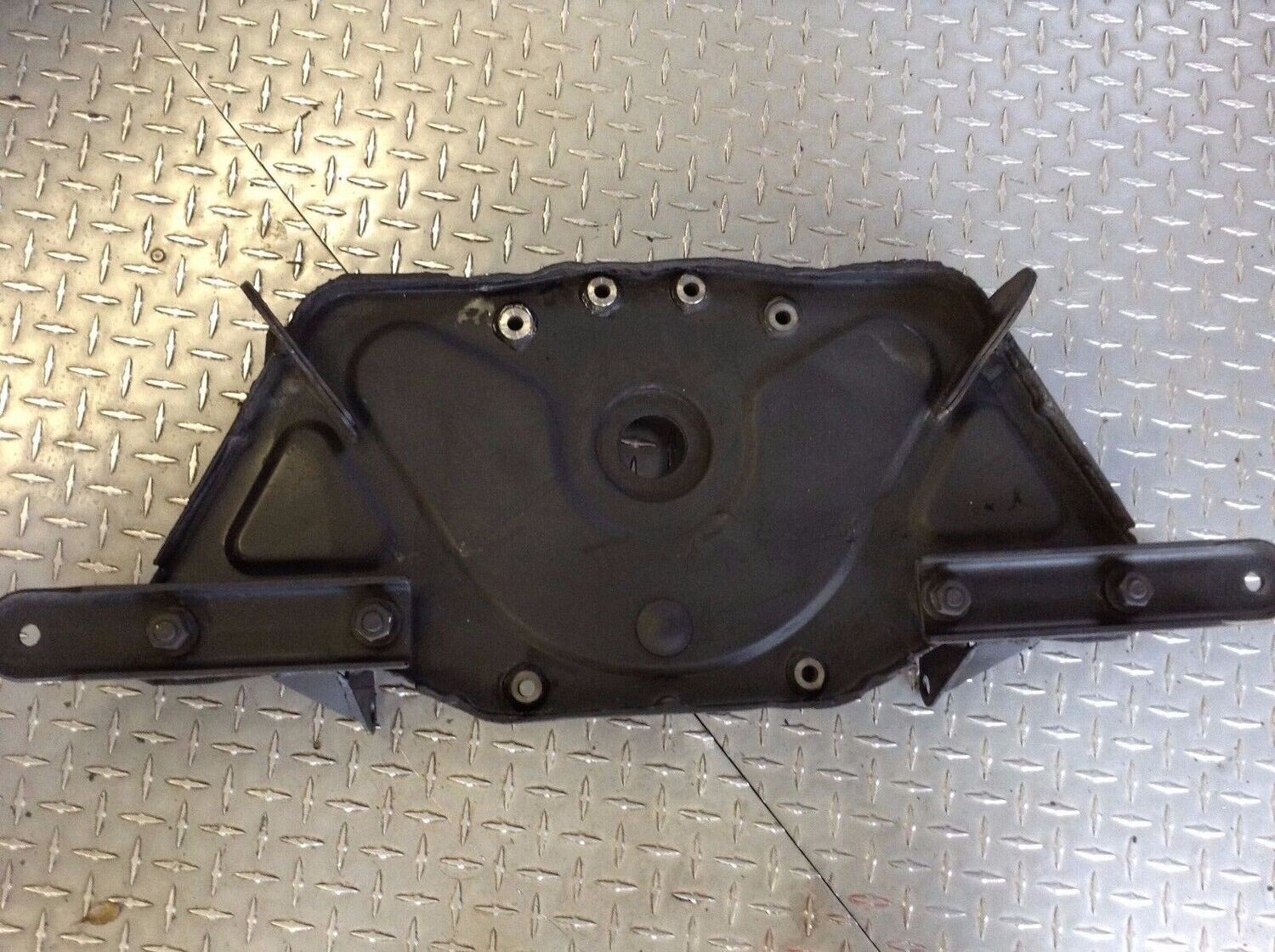 ROLLS ROYCE SILVER SPUR REAR DIFFERENTIAL MOUNT SUPPORT BRACKET