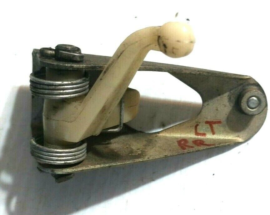 65 - 80 ROLLS ROYCE SILVER SHADOW left REAR DOOR LOCK TO HANDLE UB13567