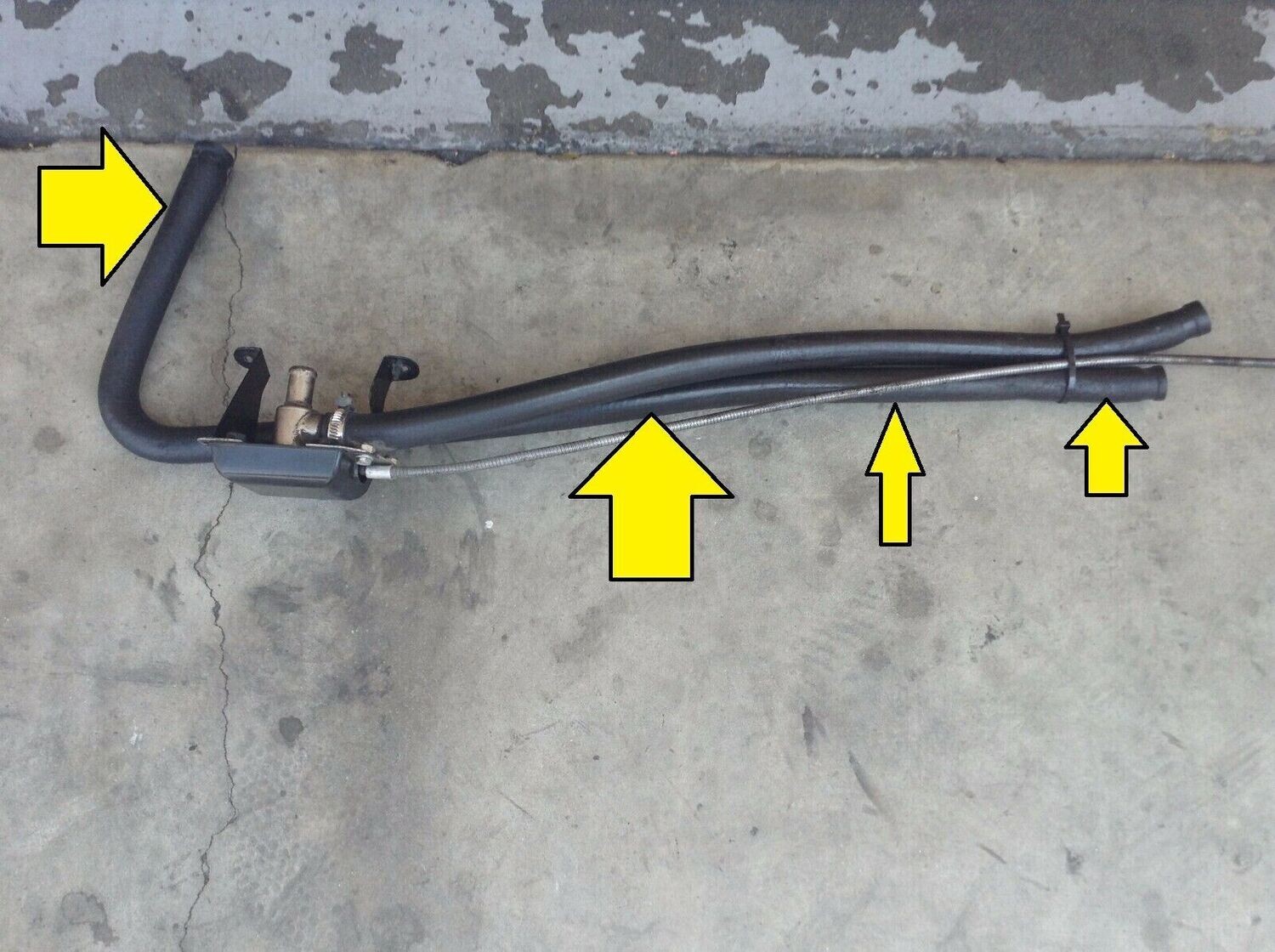 81 - 91 ROLLS ROYCE SILVER SPUR ENGINE RETURN HOSE UD24913 TO HEATER CORE