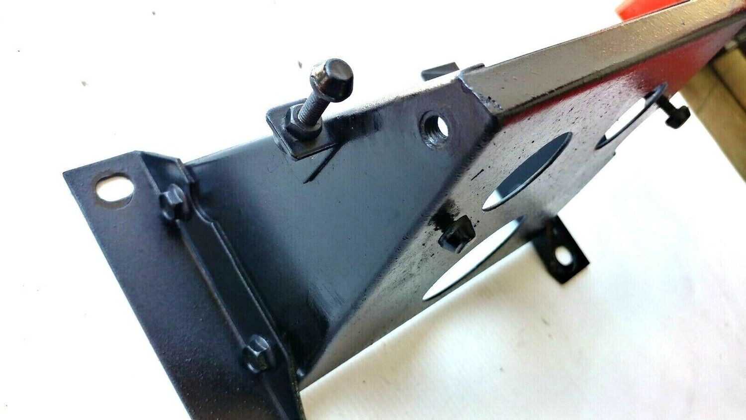 RELIST FERRARI 308 GTSi RIGHT HEADLIGHT CARRIER SUPPORT 60648000
