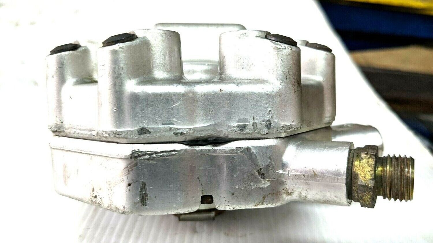 Ferrari 308 FUEL DISTRIBUTOR PRE-OWNED TESTED , exchange unit 70000650