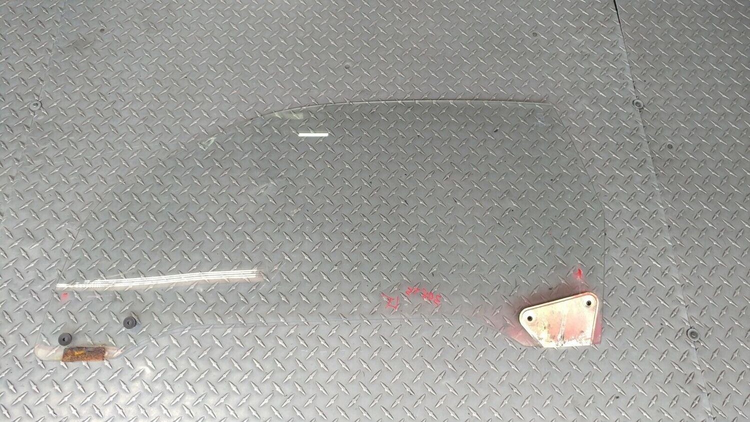 FERRARI 348 PARTS LEFT DOOR drop glass 62104400