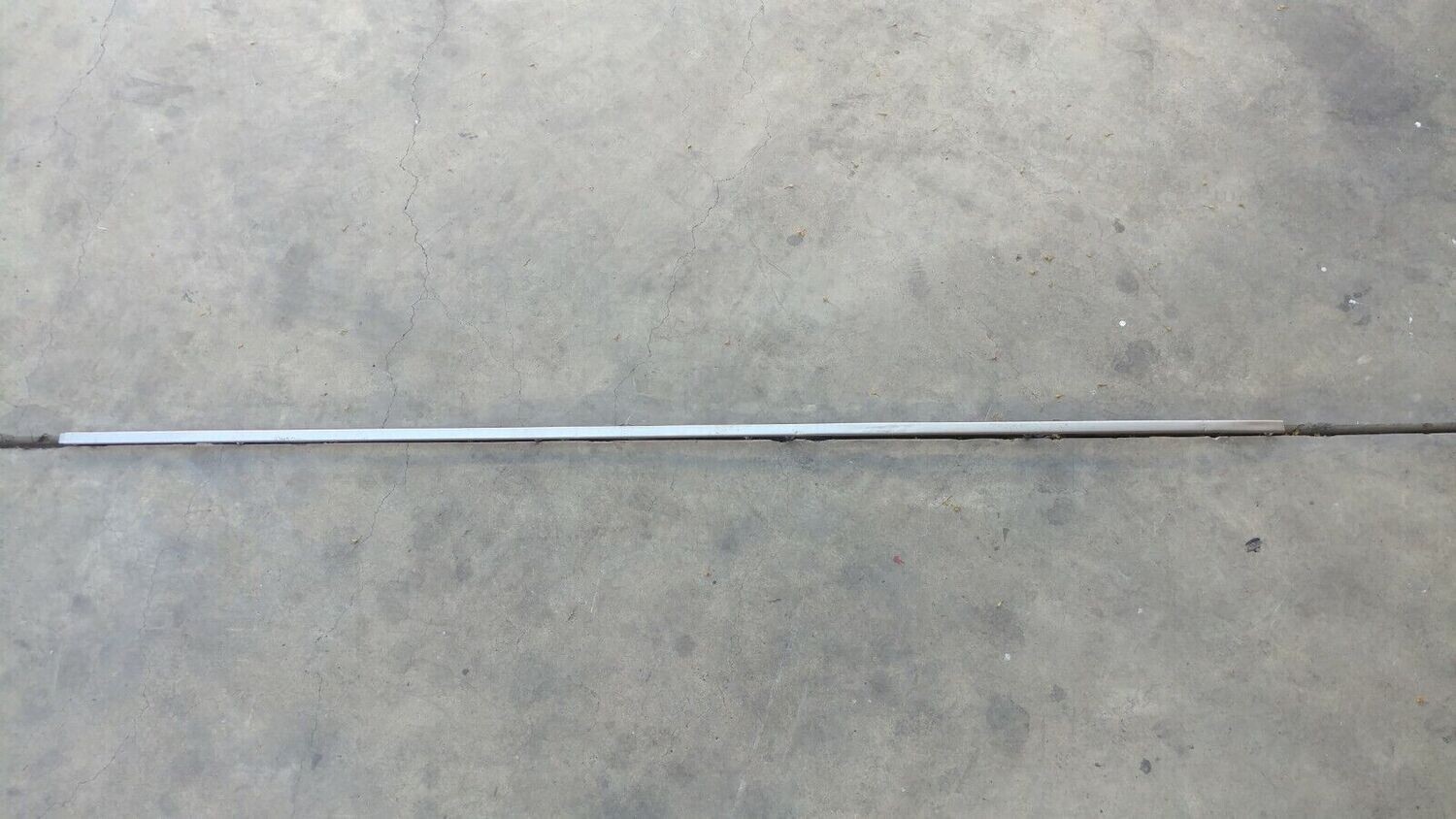 ROLLS ROYCE SPIRIT SPUR DAWN REAR BUMPER RUBBER STRIP STAINLESS TRIM UB42635