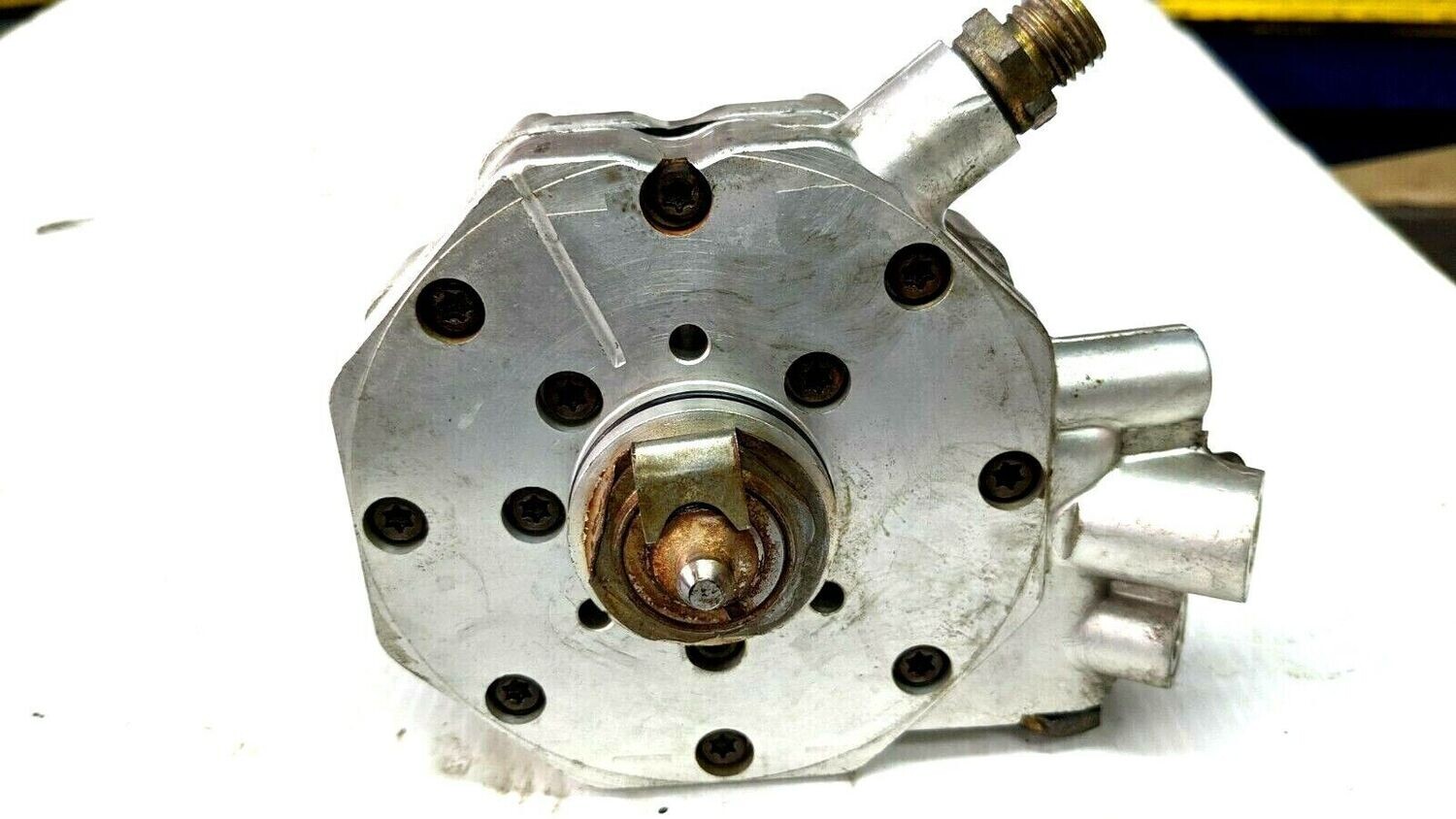 Ferrari 308 FUEL DISTRIBUTOR PRE-OWNED TESTED , exchange unit 70000650