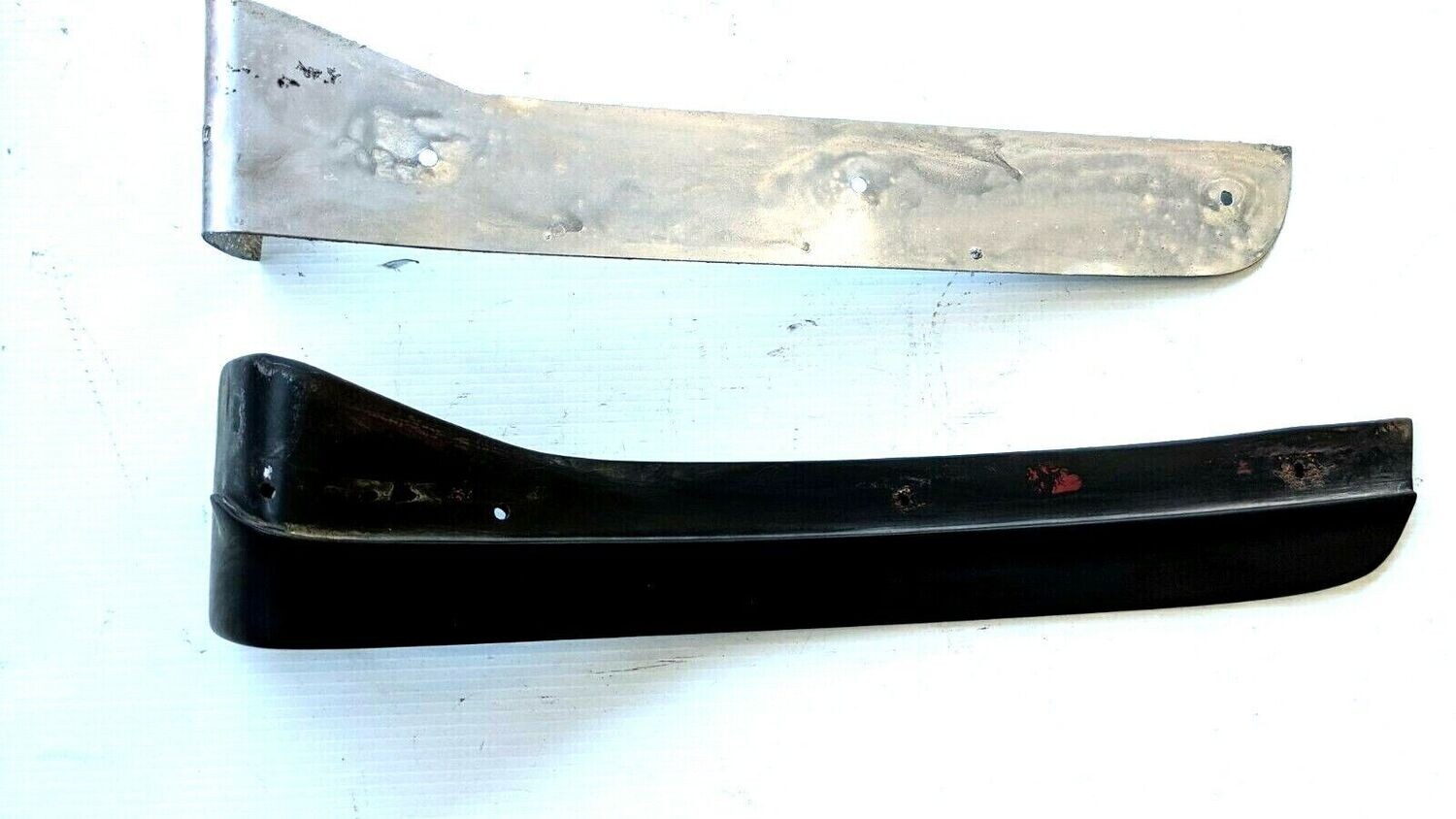 FERRARI 308 GTSi REAR BUMPER USA MODEL LEFT GUARD MOULDING EYEBROW