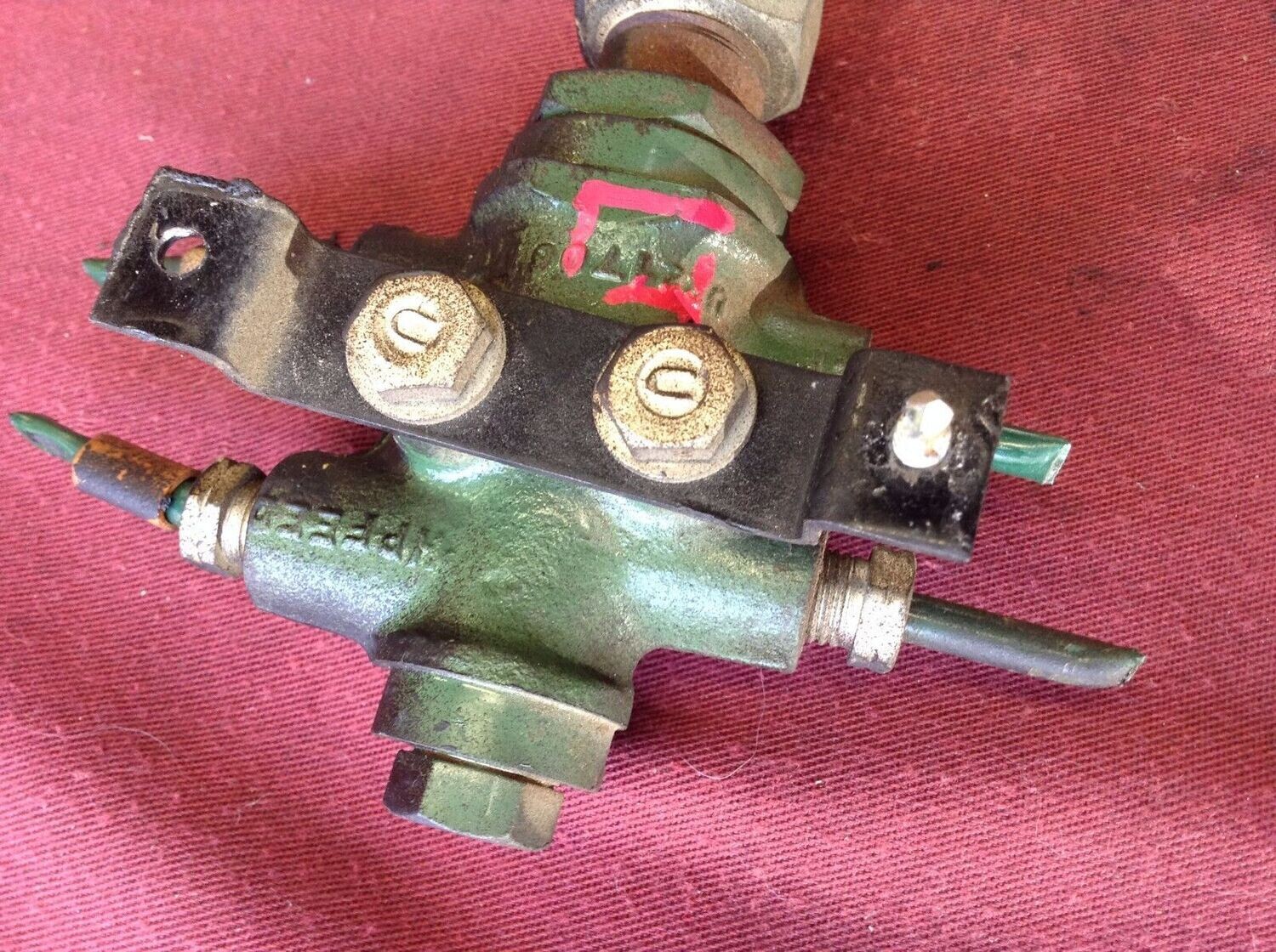 81- 98 ROLLS ROYCE SILVER SPUR LOW PRESSURE BRAKE WARNING LIGHT SENSOR