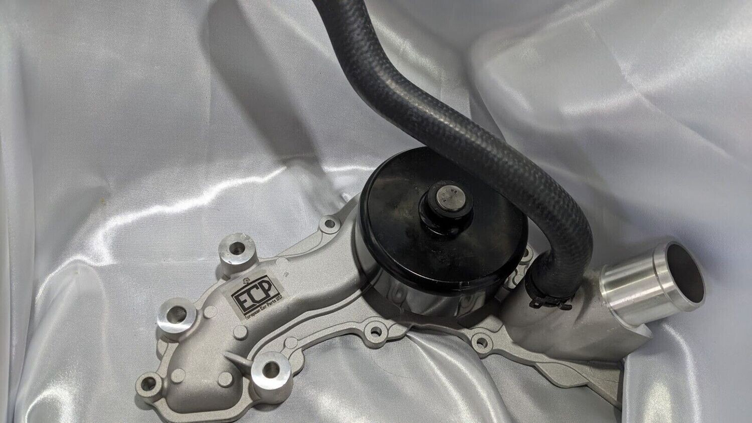 Maserati QTP QUATROPORTE FROM 2014 TO 21 WATER PUMP AND GASKET 297912 299667 NEW