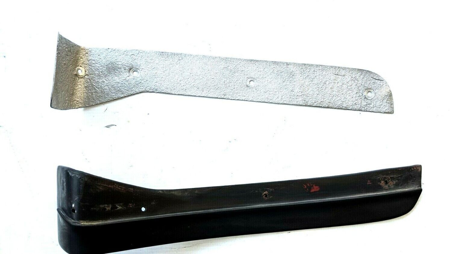 FERRARI 308 GTSi REAR BUMPER USA MODEL LEFT GUARD MOULDING EYEBROW