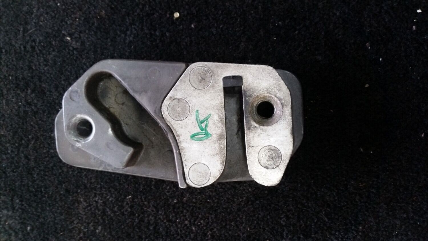 65 - 80 ROLLS ROYCE SILVER SHADOW RIGHT DOOR front rear latch UB19262 STRIKER CATCH