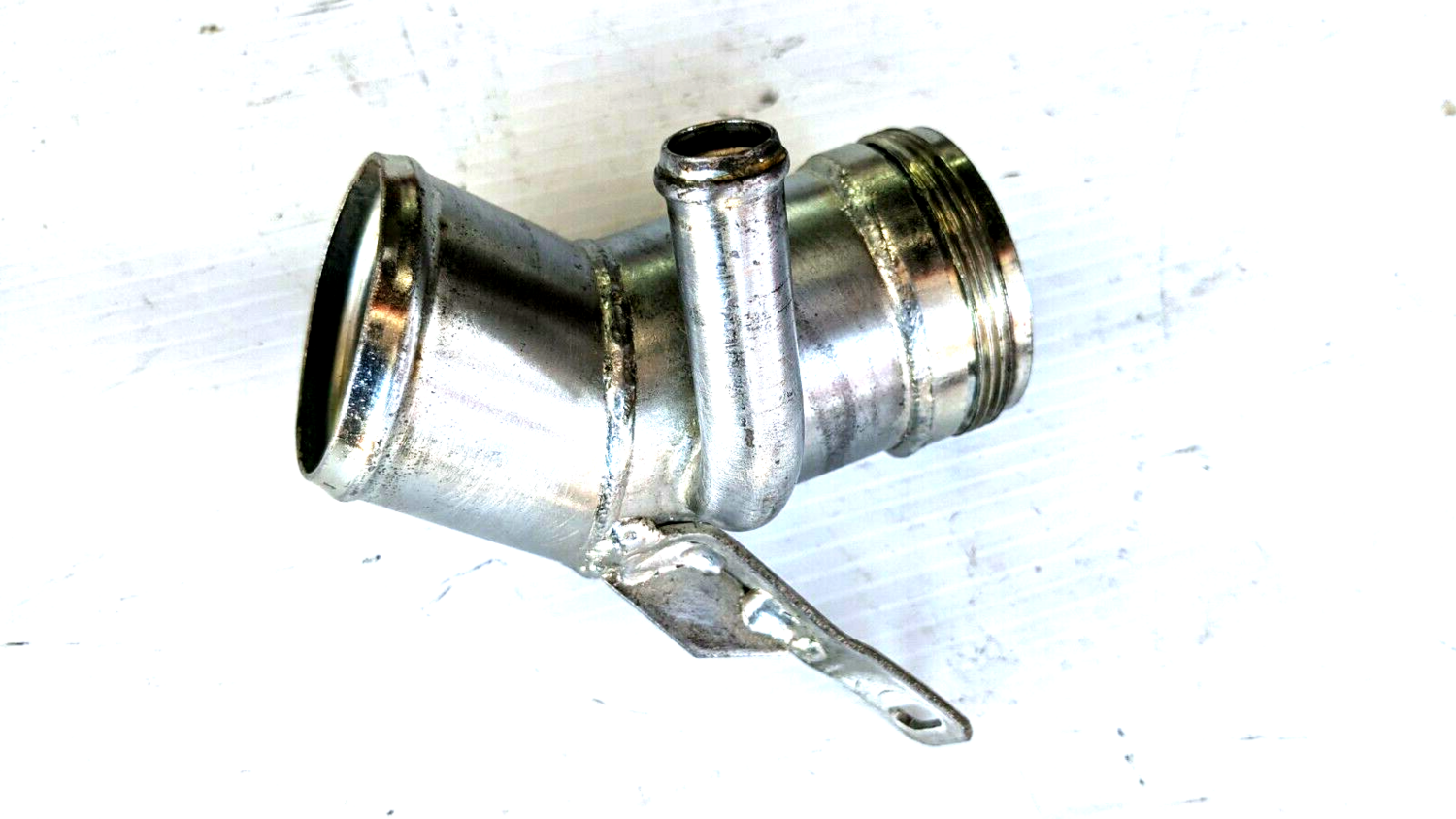 Ferrari 308 GTSi PART FUEL GAS PERTOL TANK FILLER NECK 109321