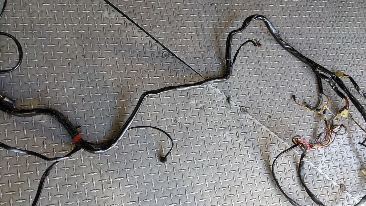 FERRARI 308 PARTS GTS PART CAR WIRING FRONT AND REAR WITH RELAY BOX 117009