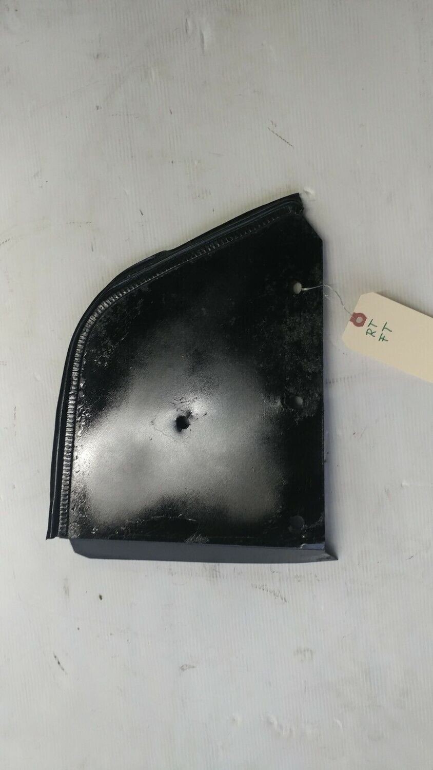 FERRARI 308 GTSi RIGHT FRONT MUD SPLASH GUARD FRONTAL 60298304