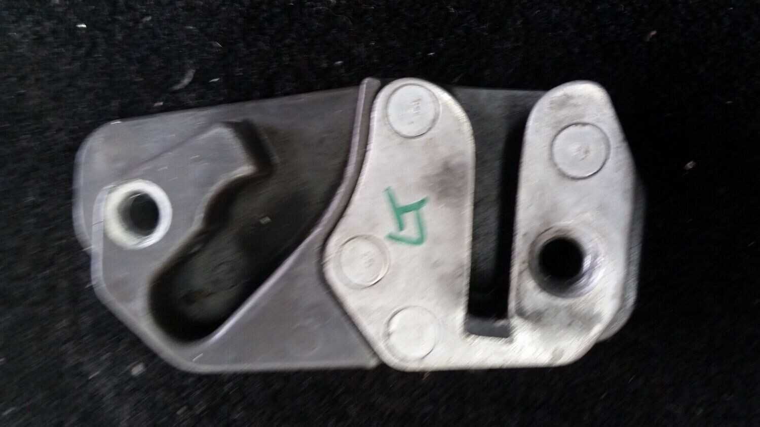65 - 80 ROLLS ROYCE SILVER SHADOW left DOORfront rear latch UB19261 STRIKER