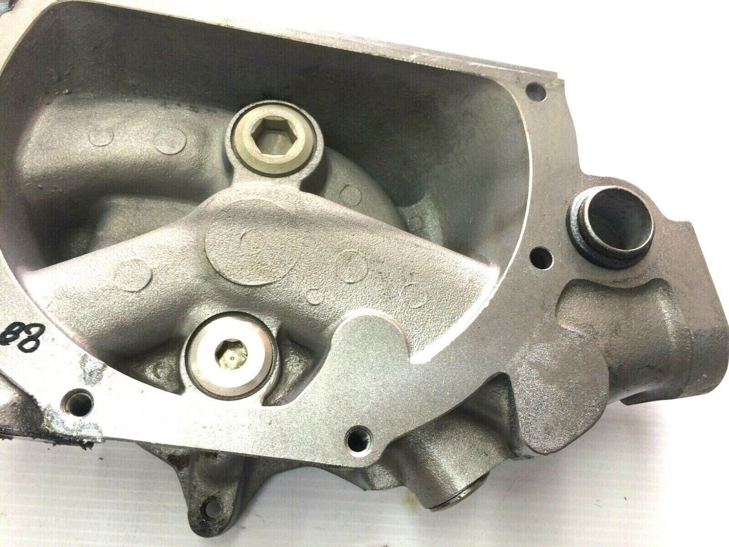 BENTLEY ROLLS ROYCE SILVER SPUR coolant water pump base housing volute UE46058