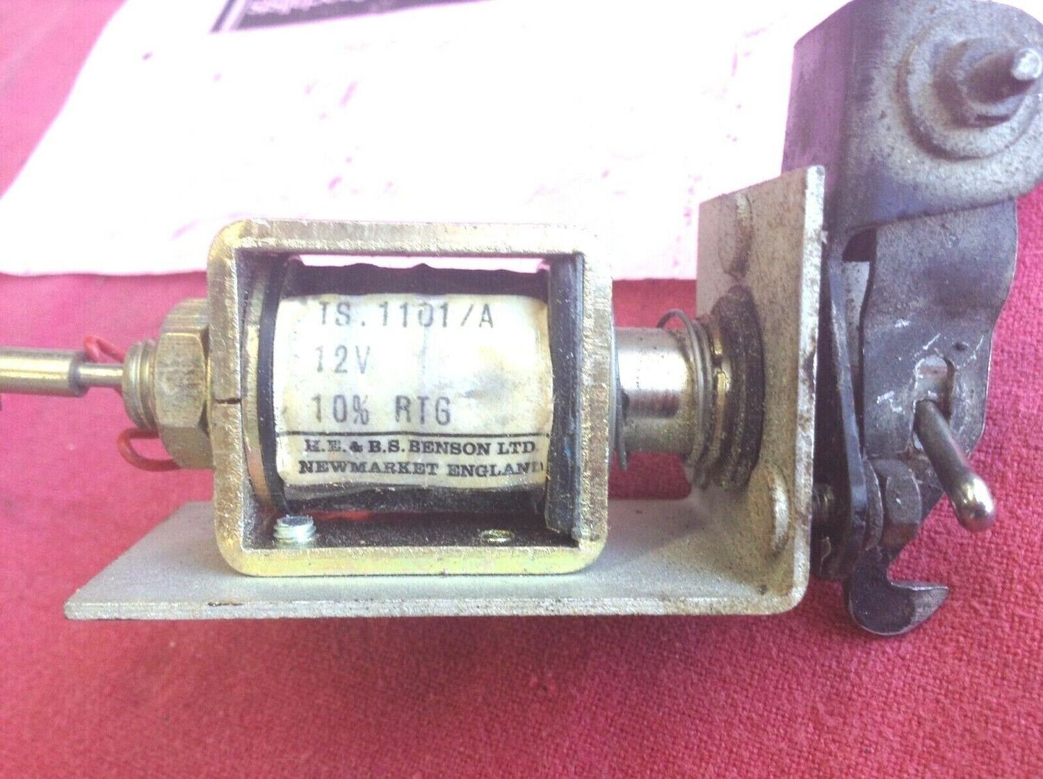 ROLLS ROYCE SILVER SPUR BENTLEY GAS DOOR SOLENOID FUEL CAP RELEASE UD73661