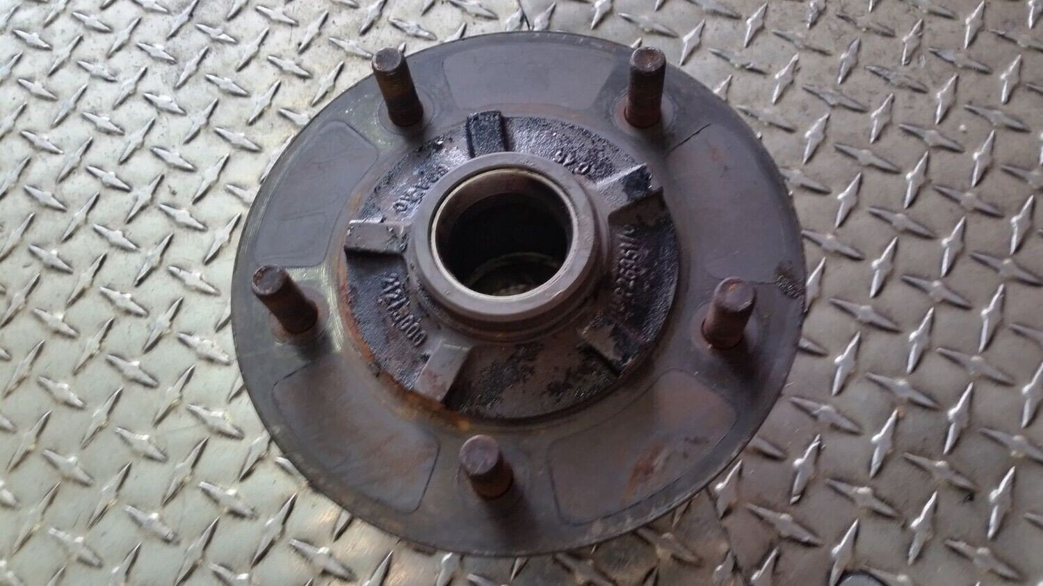 Rolls Royce Silver Spirit Spur Dawn LEFT Front HUB RH12555 VIN 31001 ON