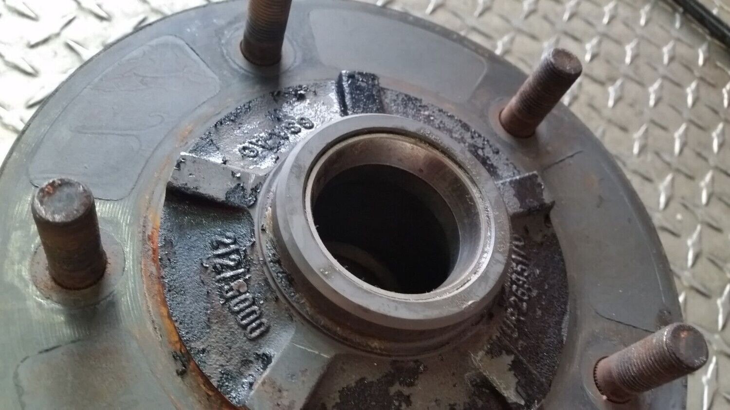 Rolls Royce Silver Spirit Spur Dawn LEFT Front HUB RH12555 VIN 31001 ON