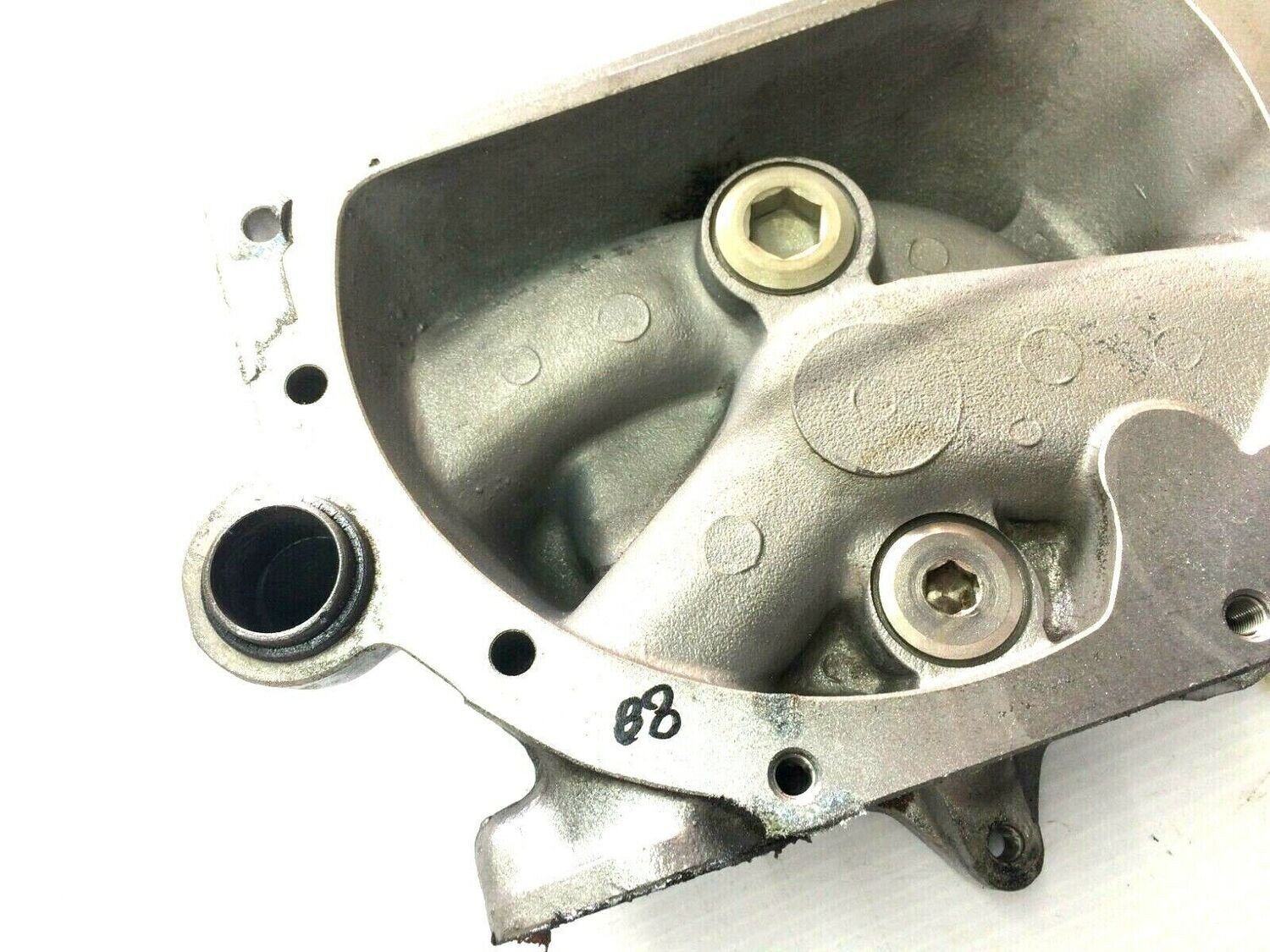 BENTLEY ROLLS ROYCE SILVER SPUR coolant water pump base housing volute UE46058