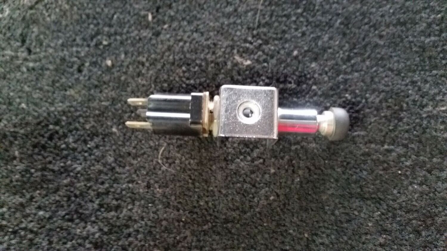 76 1980 Rolls Royce Silver SHADOW WRAITH GLOVE COMPARTMENT light switch UB32562