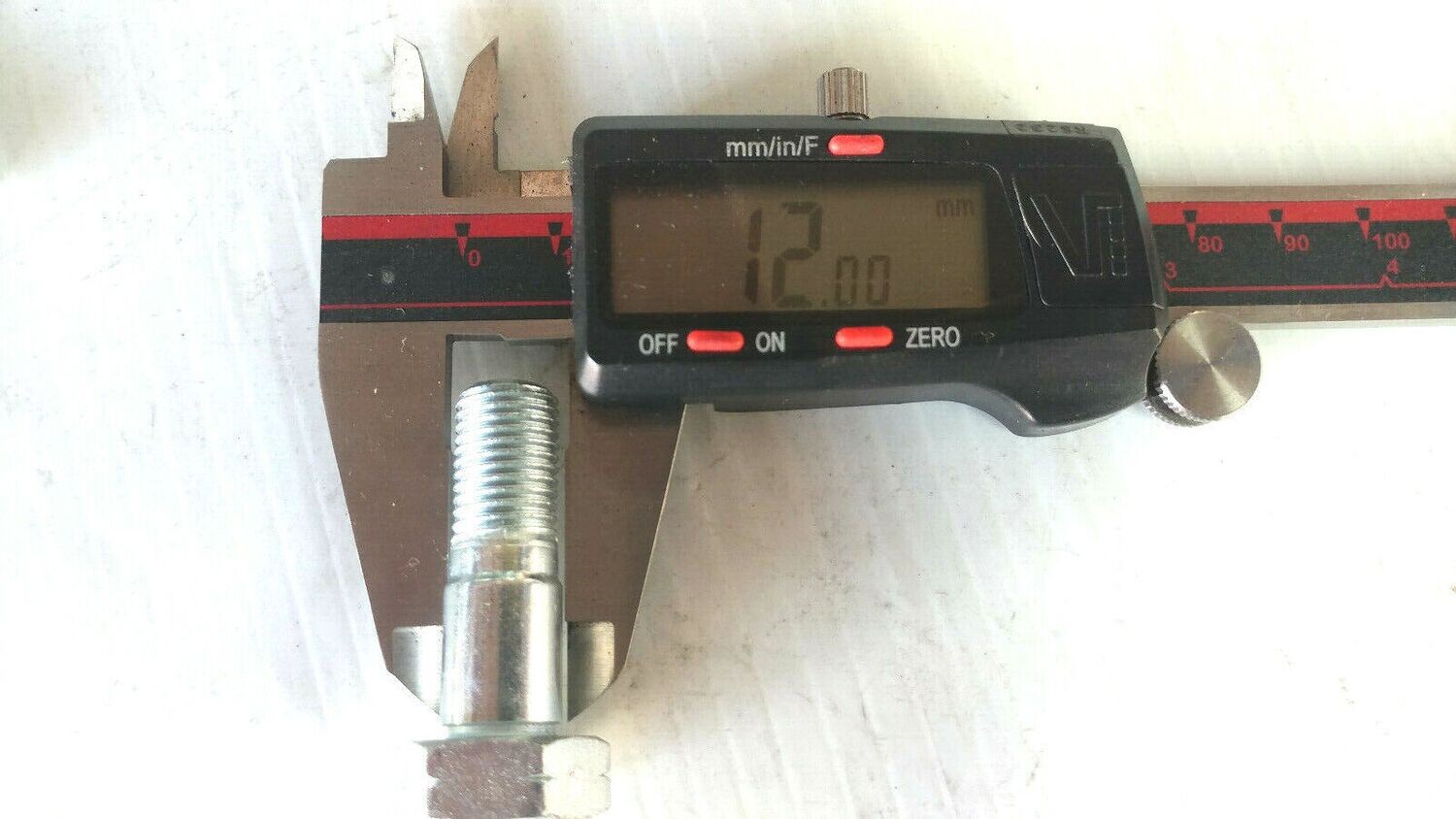Rolls Royce Silver Shadow Spirit Front Brake Calipers FASTENING BOLT UG13704