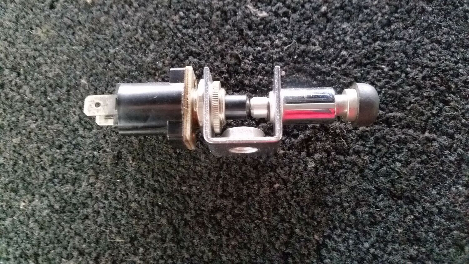 76 1980 Rolls Royce Silver SHADOW WRAITH GLOVE COMPARTMENT light switch UB32562