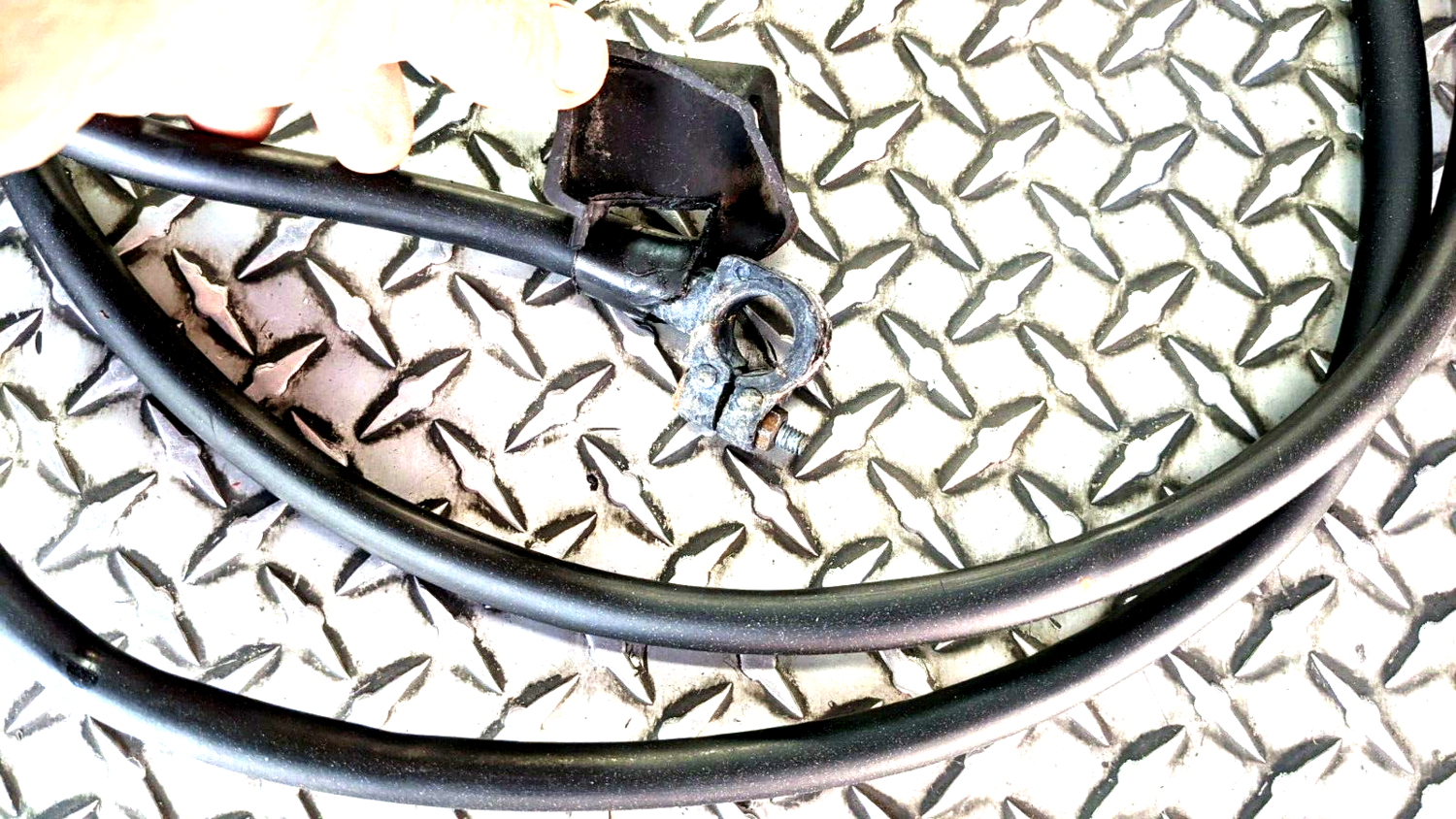 FERRARI 308 PARTS battery CABLE POSITIVE FROM BATTERY TO REAR 109588