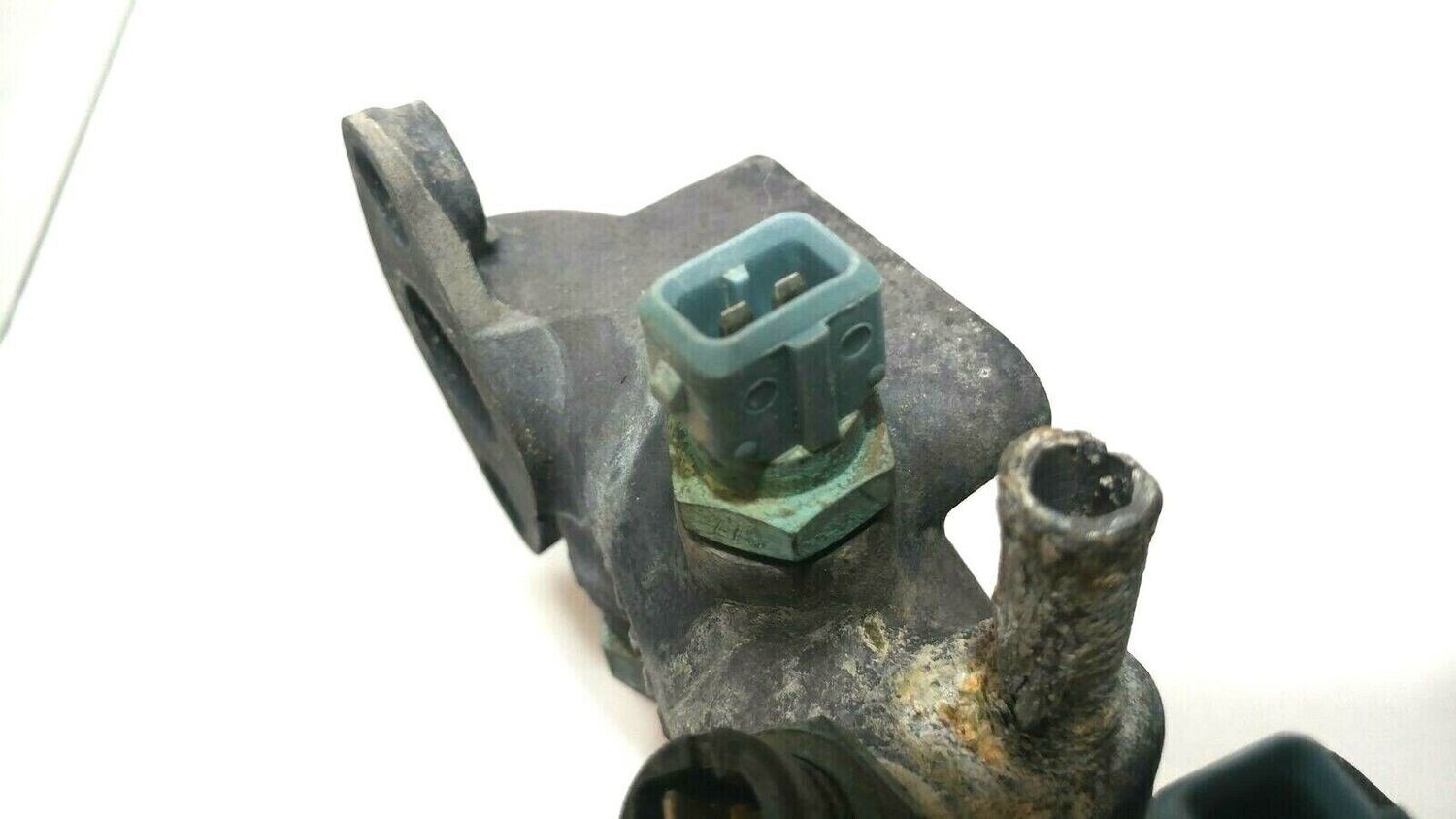 FERRARI 348 PARTS WATER COOLANT MANIFOLD CONNECTOR OUTLETT 144246