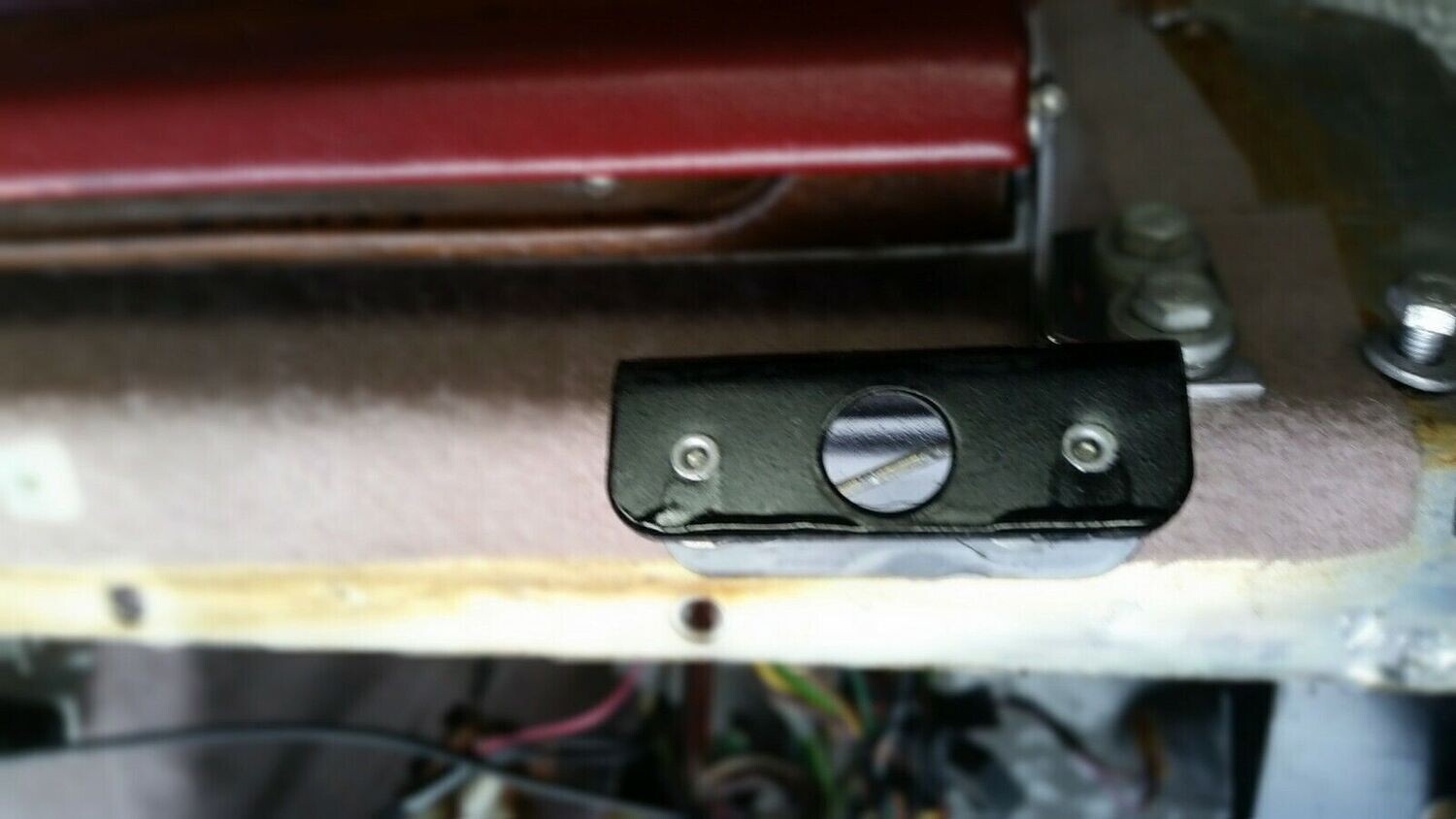 77 80 Rolls Royce Silver Shadow right DASHBOARD panel fuse box lid HOLDING CLIP
