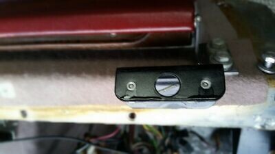 77 80 Rolls Royce Silver Shadow right DASHBOARD panel fuse box lid HOLDING CLIP