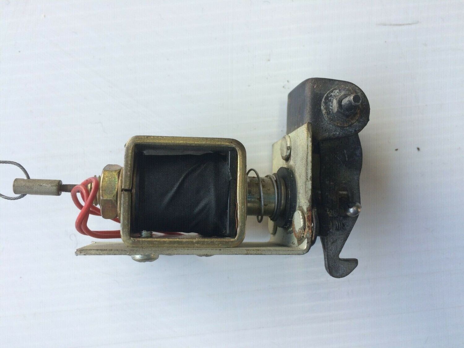 BENTLEY Rolls Silver Spirit Spur Fuel PETROL GAS LID RELEASE SOLENOID UD25281