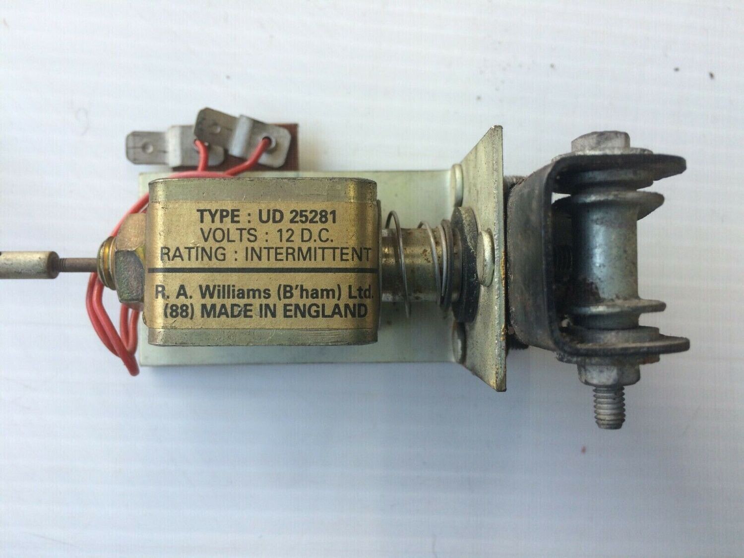 BENTLEY Rolls Silver Spirit Spur Fuel PETROL GAS LID RELEASE SOLENOID UD25281