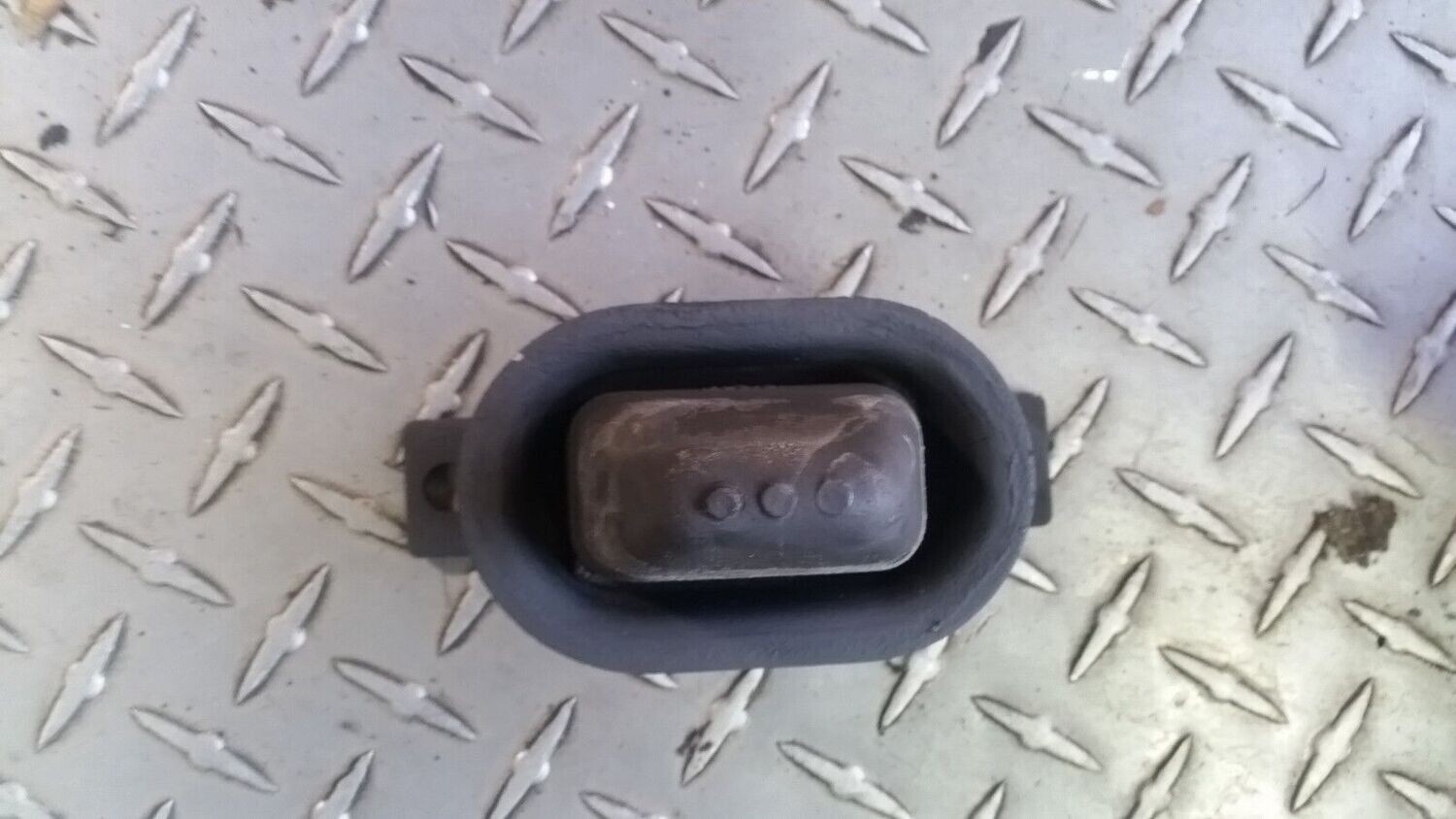 81 to 94 Rolls Royce Silver Spirit Spur Dawn rear SUSPENSION bump stop mount