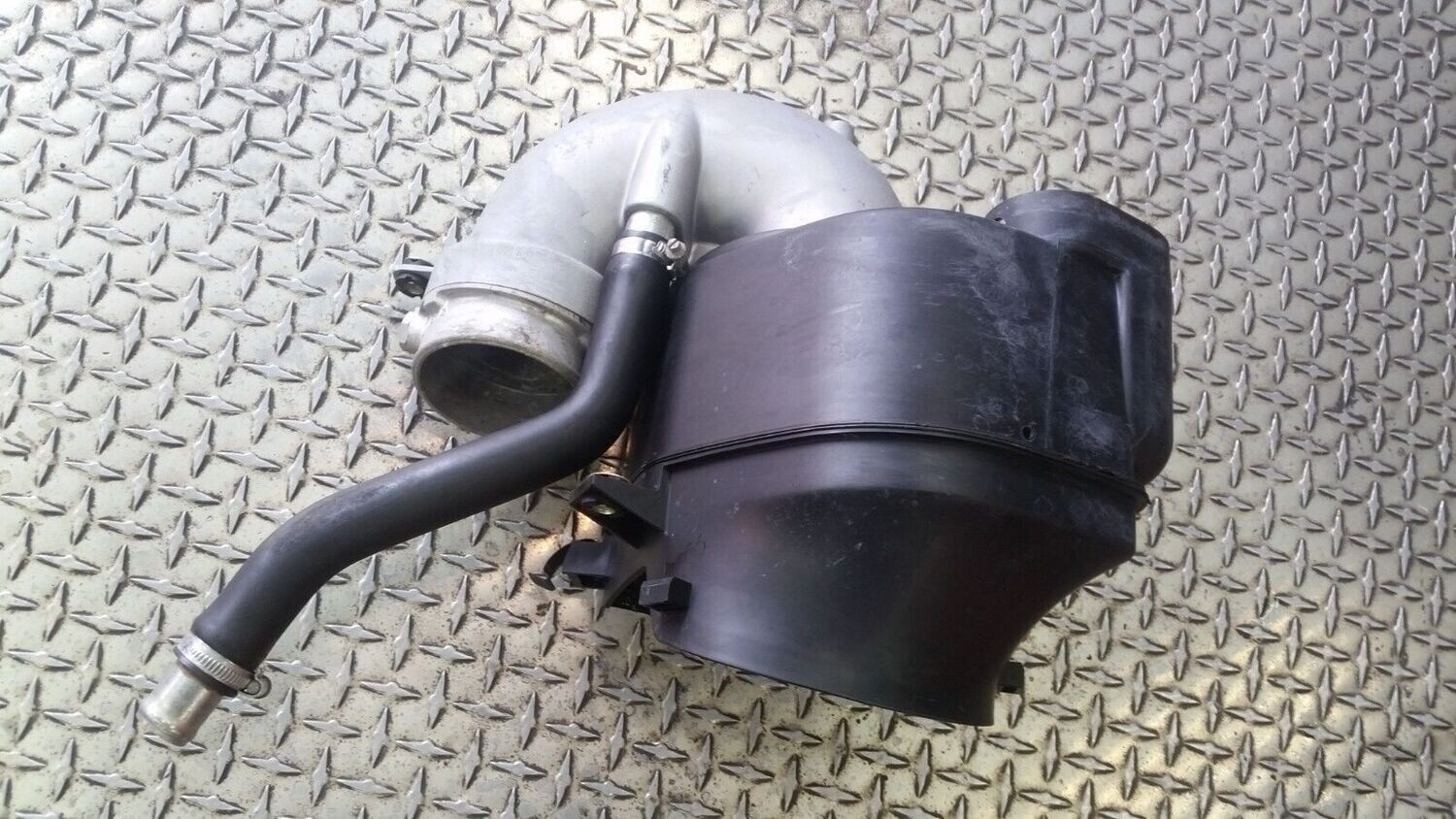 LATE AZURE Rolls Royce Silver SPUR turbo turbocharged Air filter box UE74158