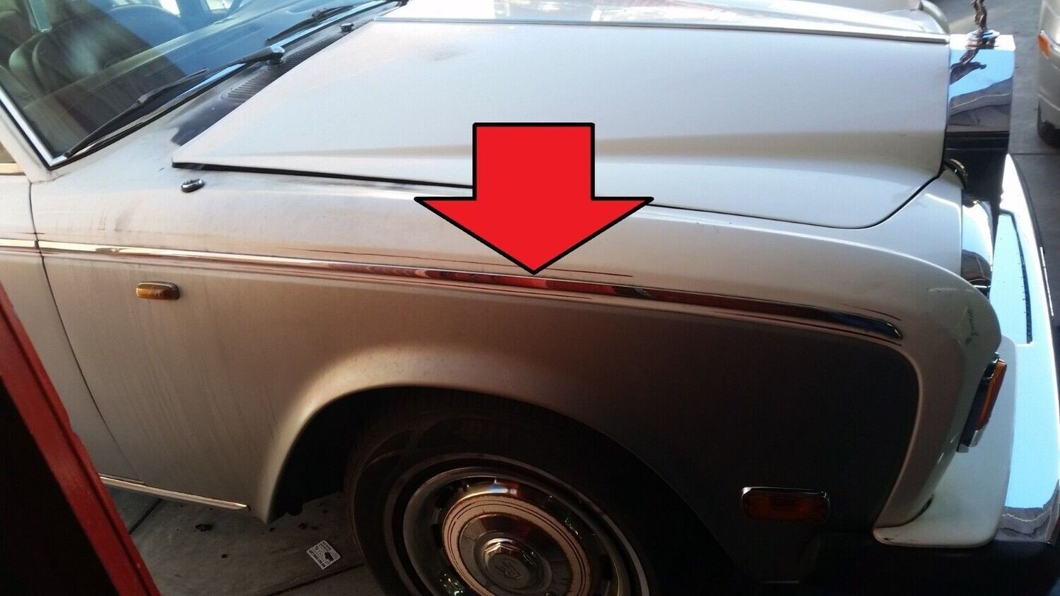 ROLLS ROYCE SILVER SHADOW RIGHT FRONT FENDER WING MOULDING
