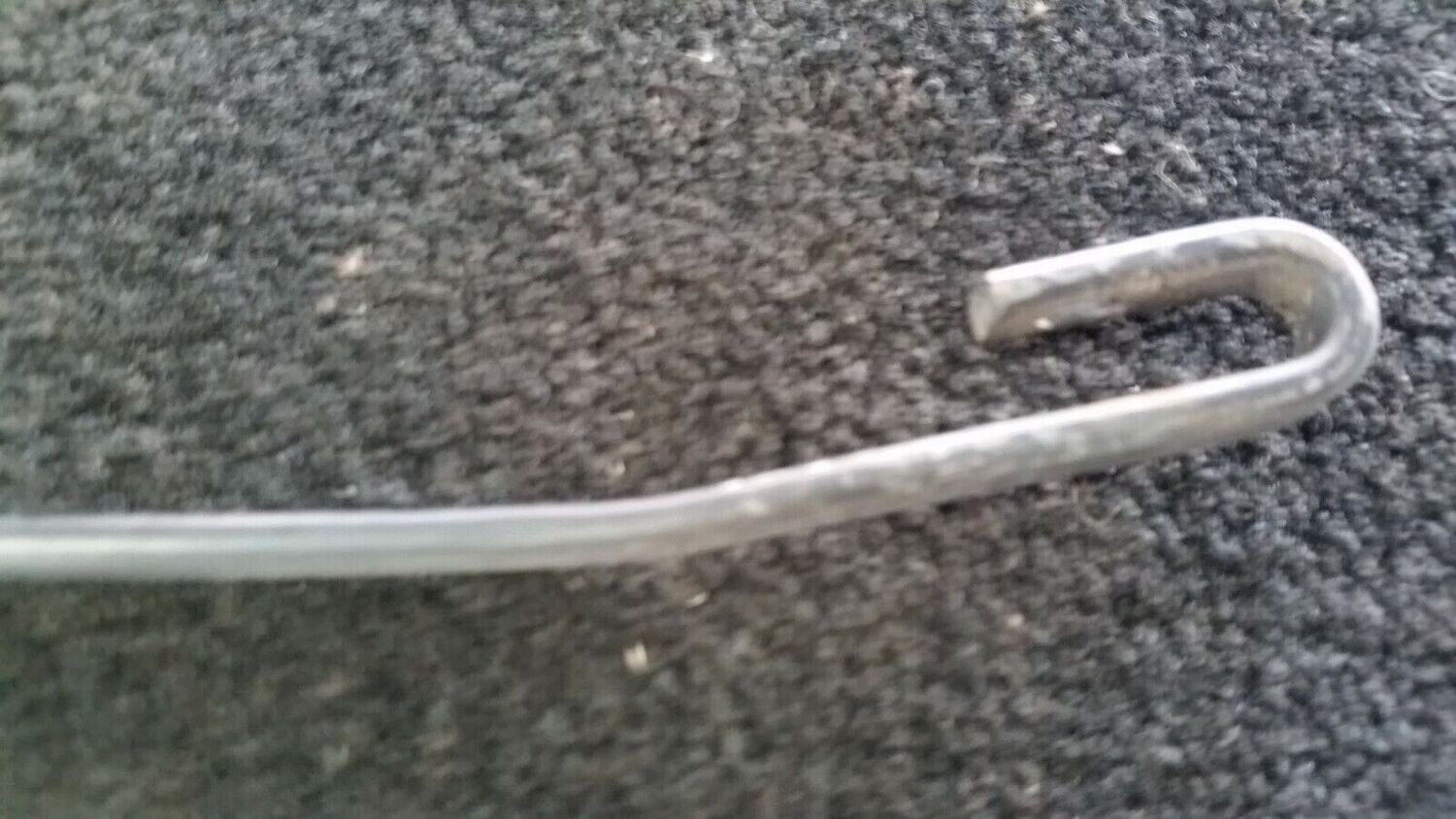 ROLLS ROYCE BENTLEY RIGHT windshield wiper arm on black, UD737002