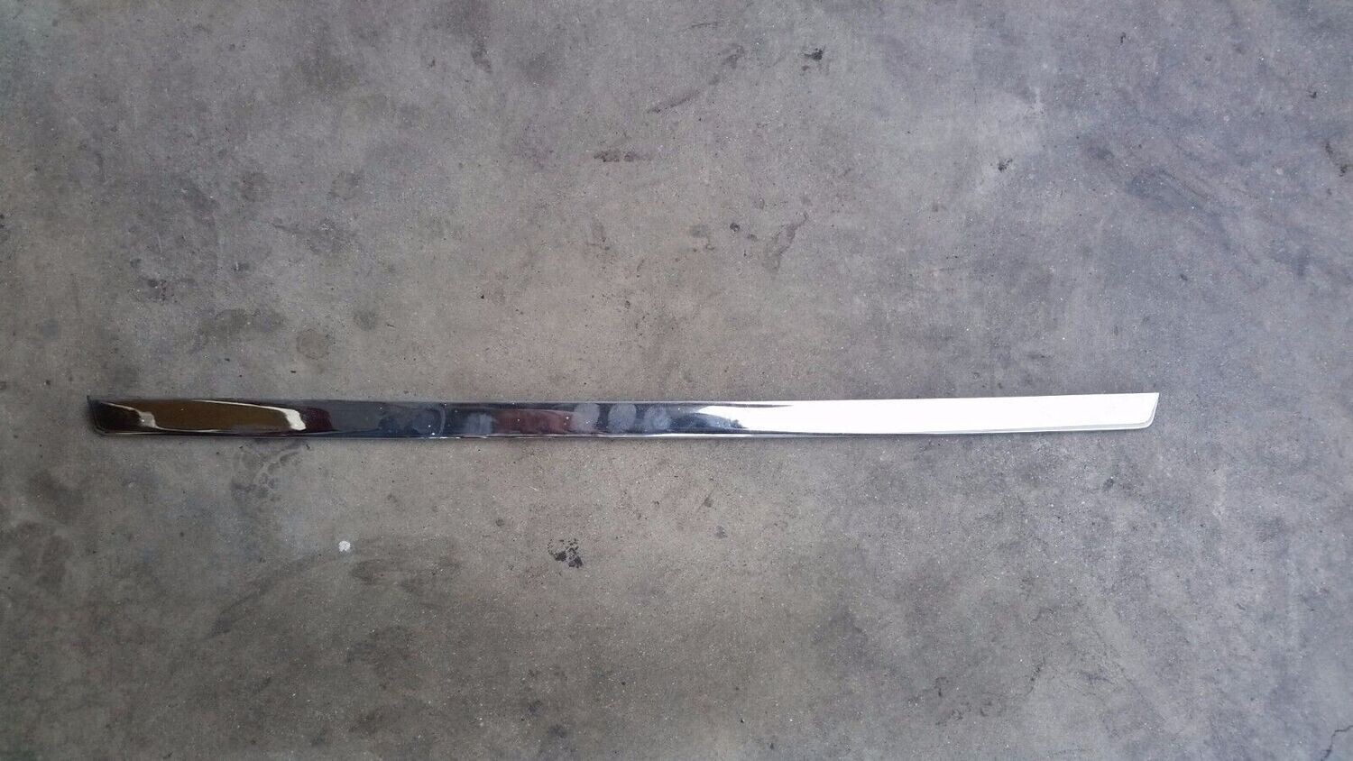 Rolls Royce Silver Spur Spirit trunk lower chrome strip finger closing handle