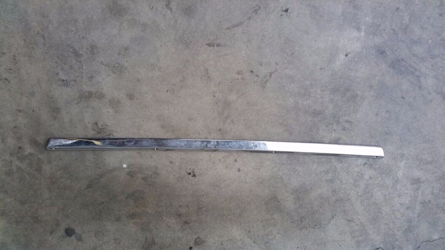 Rolls Royce Silver Spur Spirit trunk lower chrome strip finger closing handle