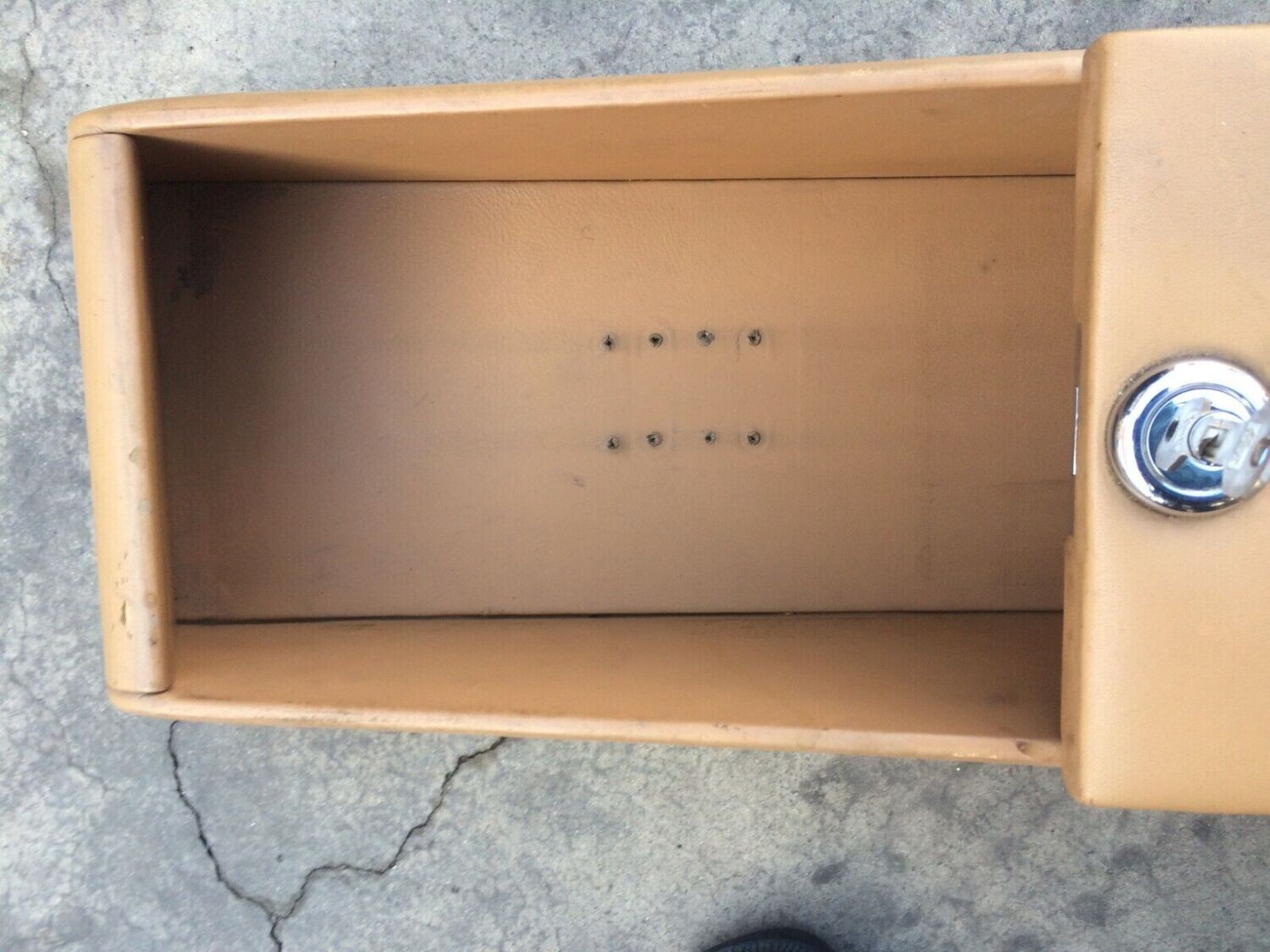88 BENTLEY FRONT CENTER CONSOLE at rear ON beige GOOD CONDITION w/ lock UB70404