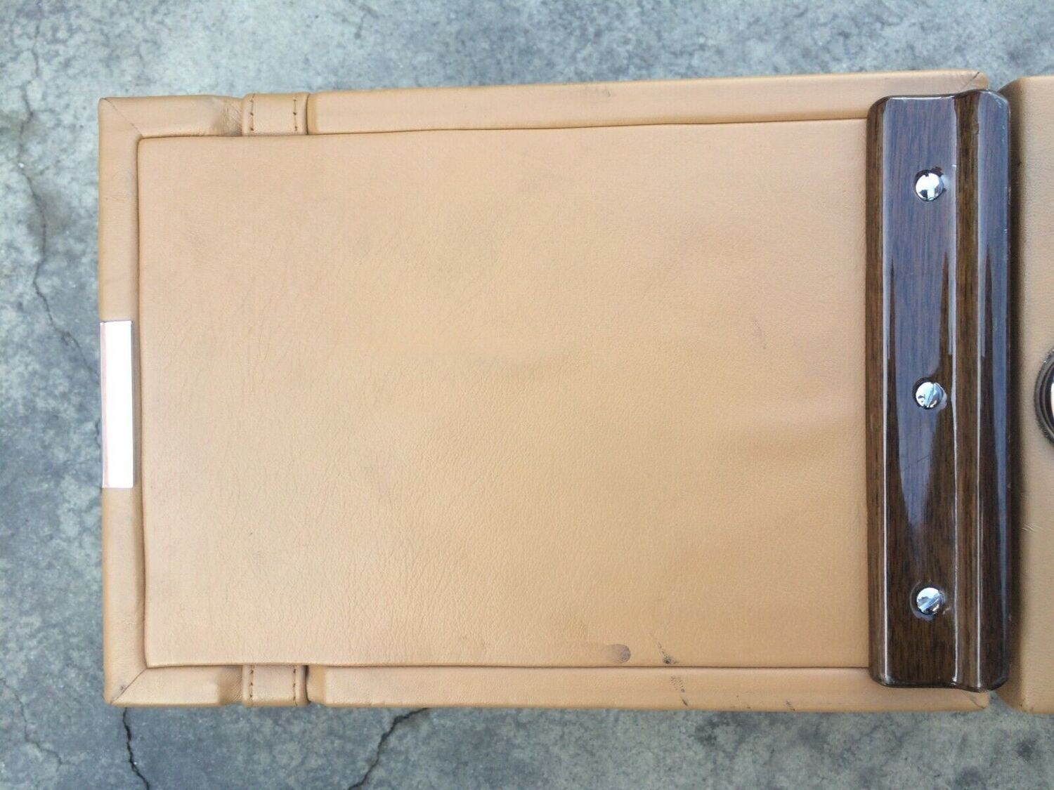 88 BENTLEY FRONT CENTER CONSOLE at rear ON beige GOOD CONDITION w/ lock UB70404